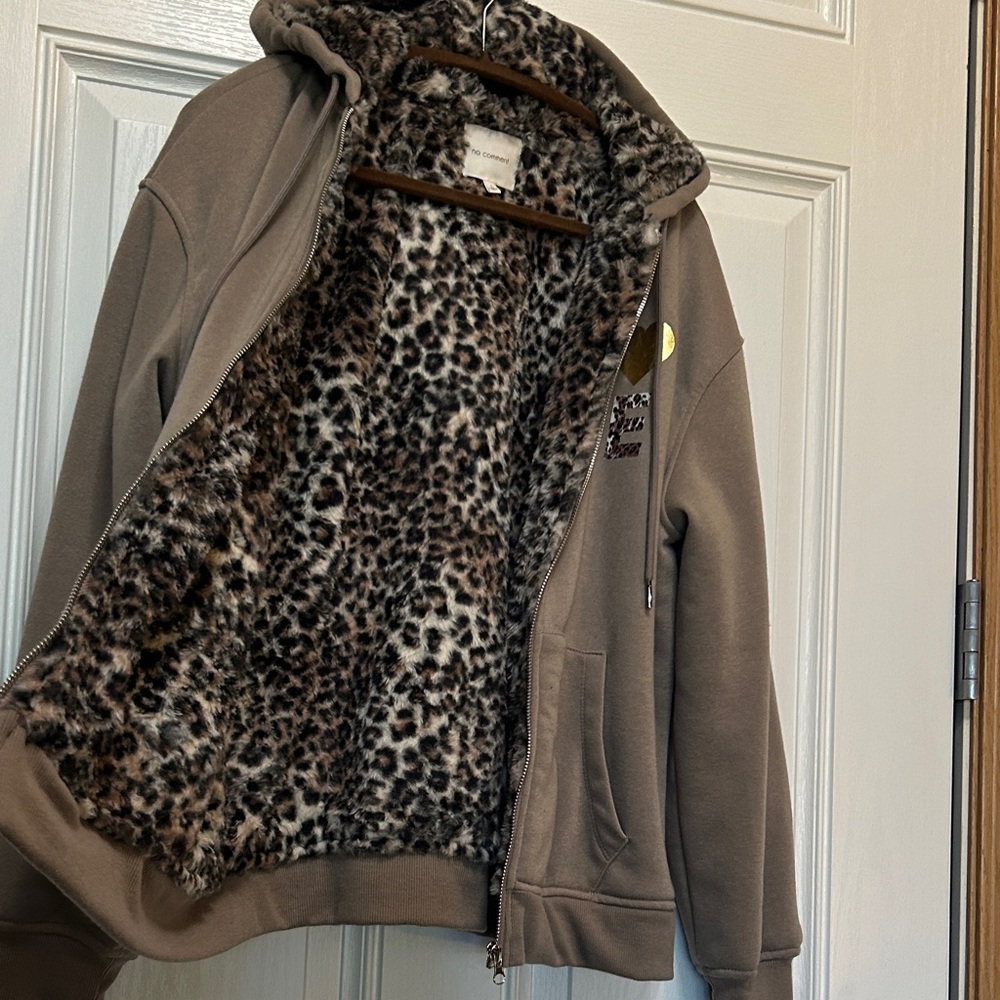 Leopard Print Faux Fur Lined Full Zip Hoodie Featuring LOVE Graphics Size L - Picture 2 of 10